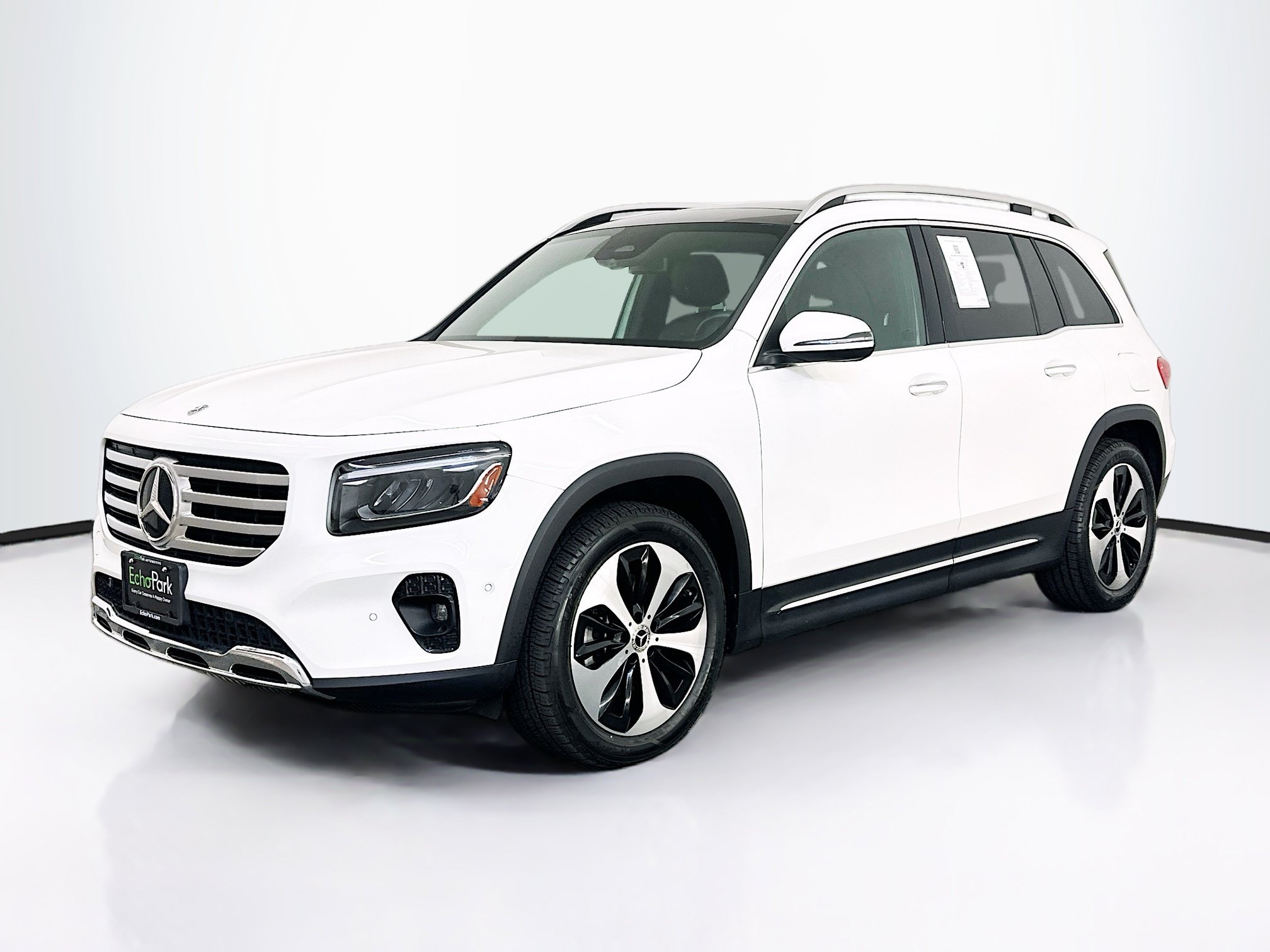 Used 2025 Mercedes-Benz GLB 250 4MATIC image 3