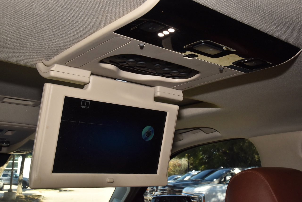 Used 2019 Cadillac Escalade Premium Luxury w/ Escalade Sport Edition AWD/4WD image 19