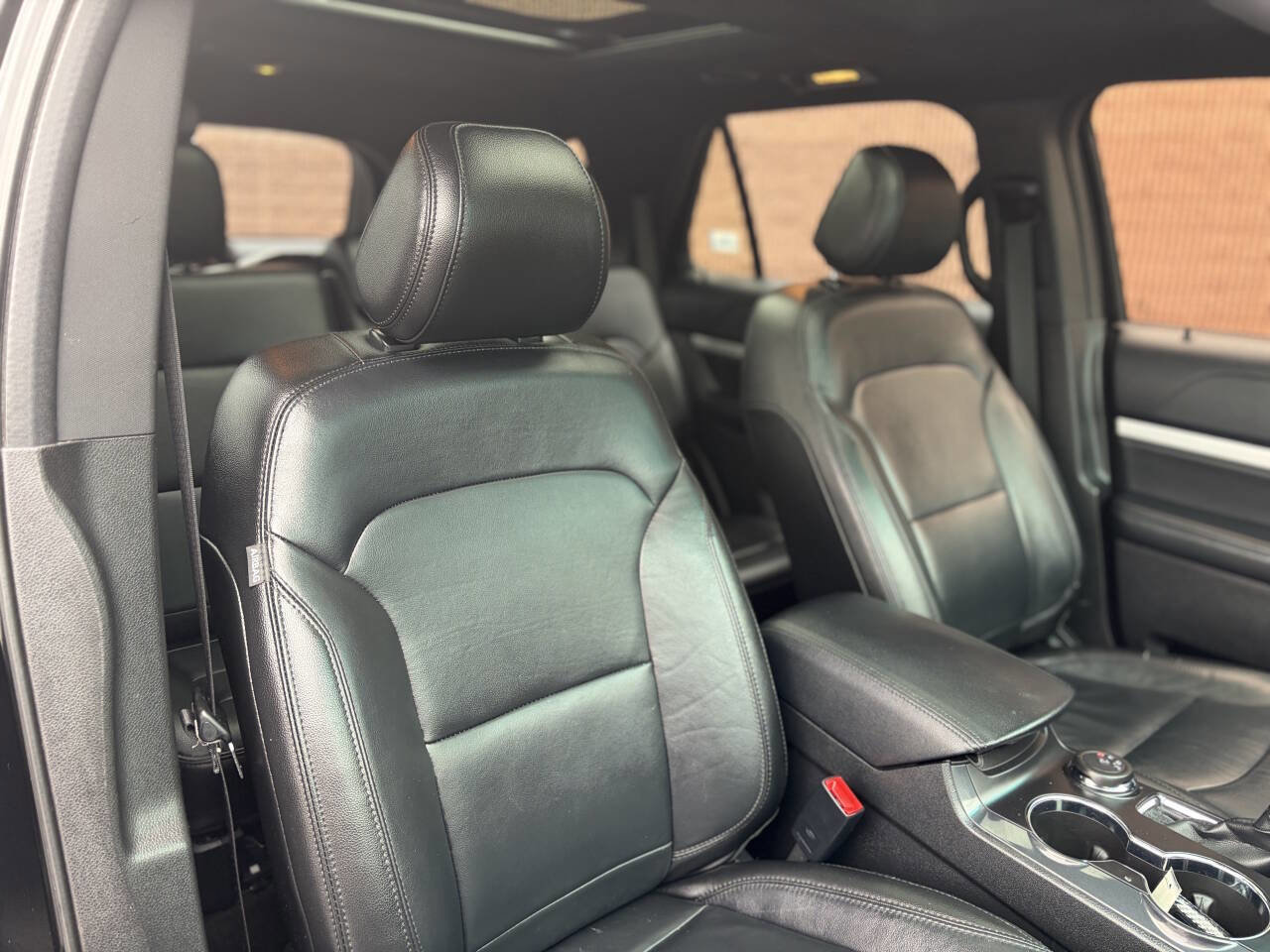 Used 2016 Ford Explorer XLT w/ Equipment Group 202A image 14