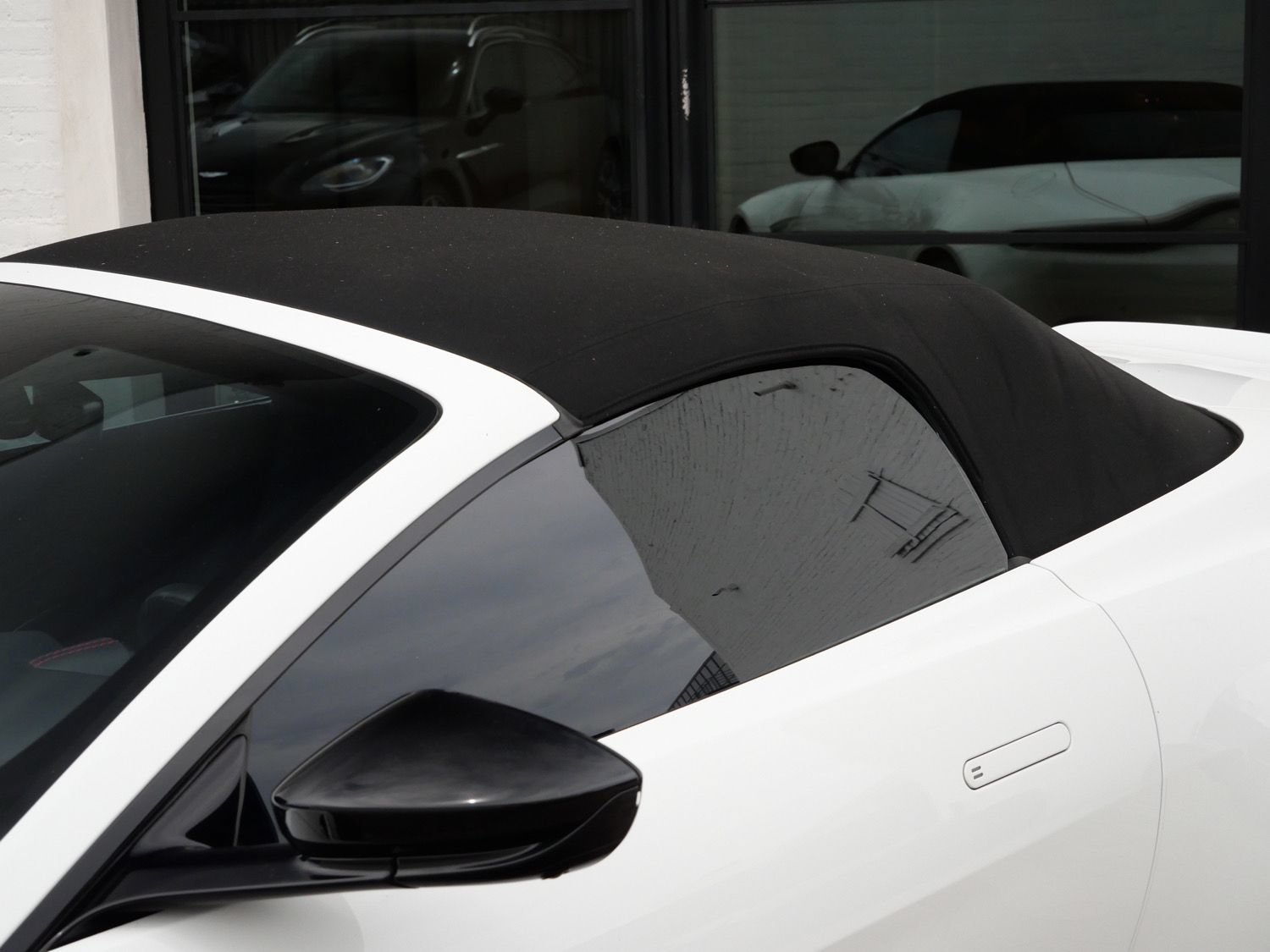 Used 2023 Aston Martin V8 Vantage Roadster RWD image 13