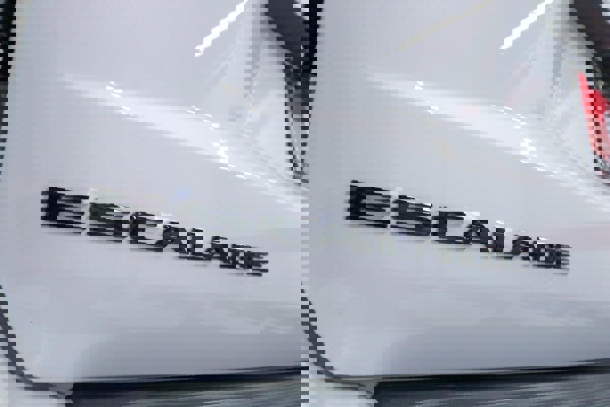 Used 2024 Cadillac Escalade ESV Sport Platinum w/ LPO, ONYX Package image 45