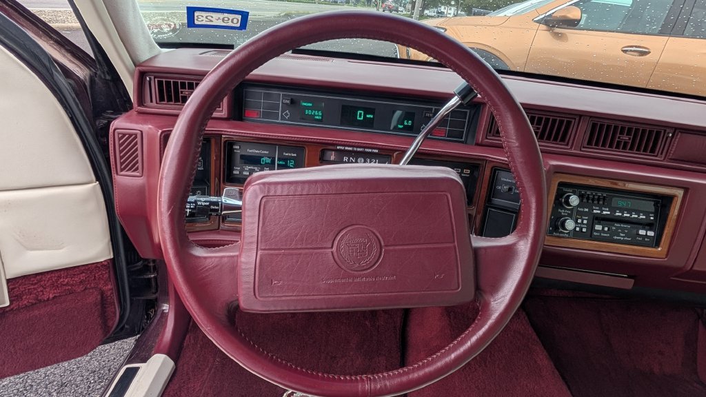 Used 1992 Cadillac Fleetwood Coupe FWD image 8