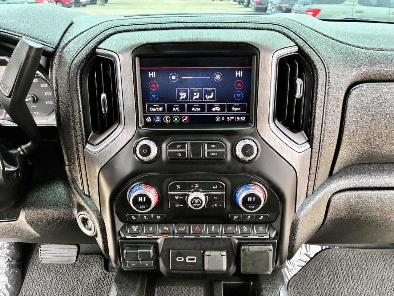 Used 2023 GMC Sierra 2500 Denali w/ Denali Ultimate Package AWD/4WD image 24