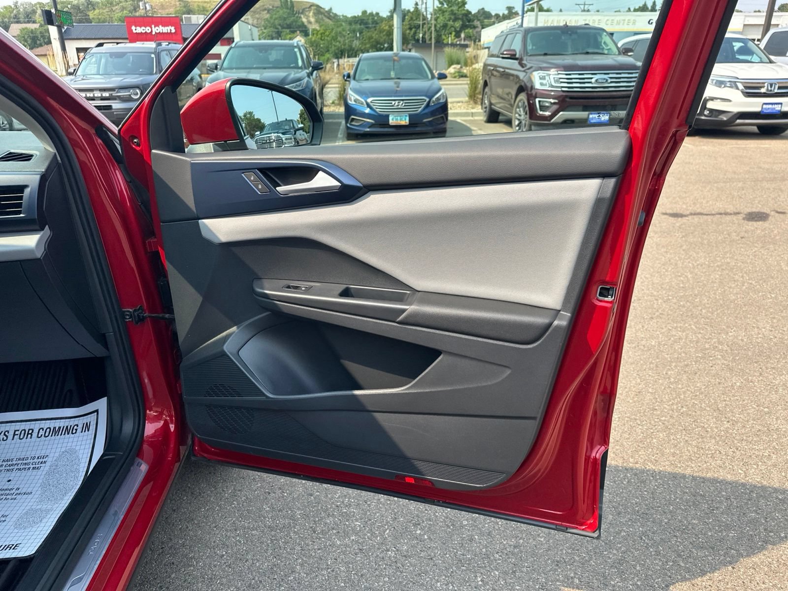 Certified 2023 Volkswagen Taos SE w/ Panoramic Sunroof Package AWD/4WD image 37