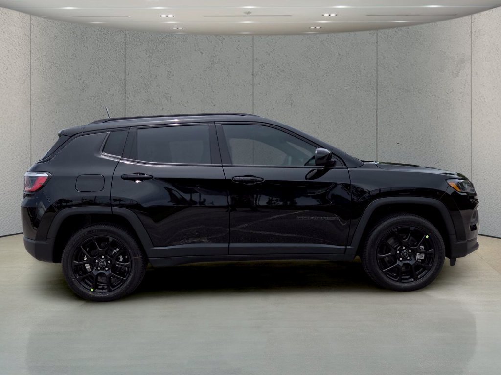 New 2026 Jeep Compass Latitude AWD/4WD image 3