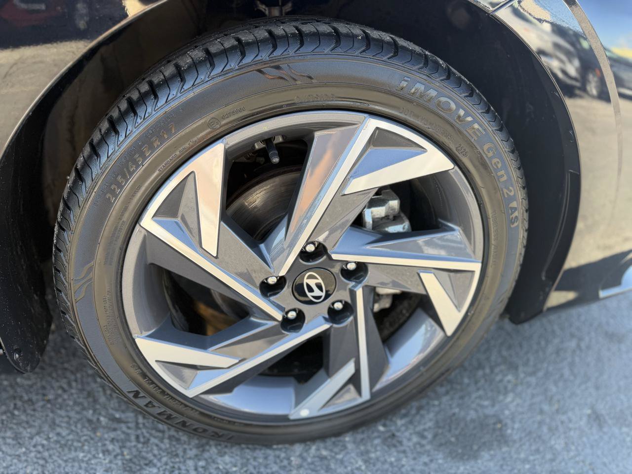 Used 2025 Hyundai Elantra Limited FWD image 9