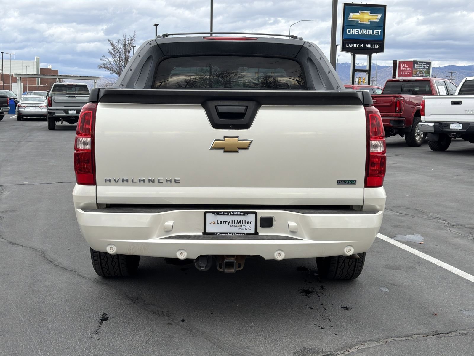 Used 2011 Chevrolet Avalanche LTZ image 5