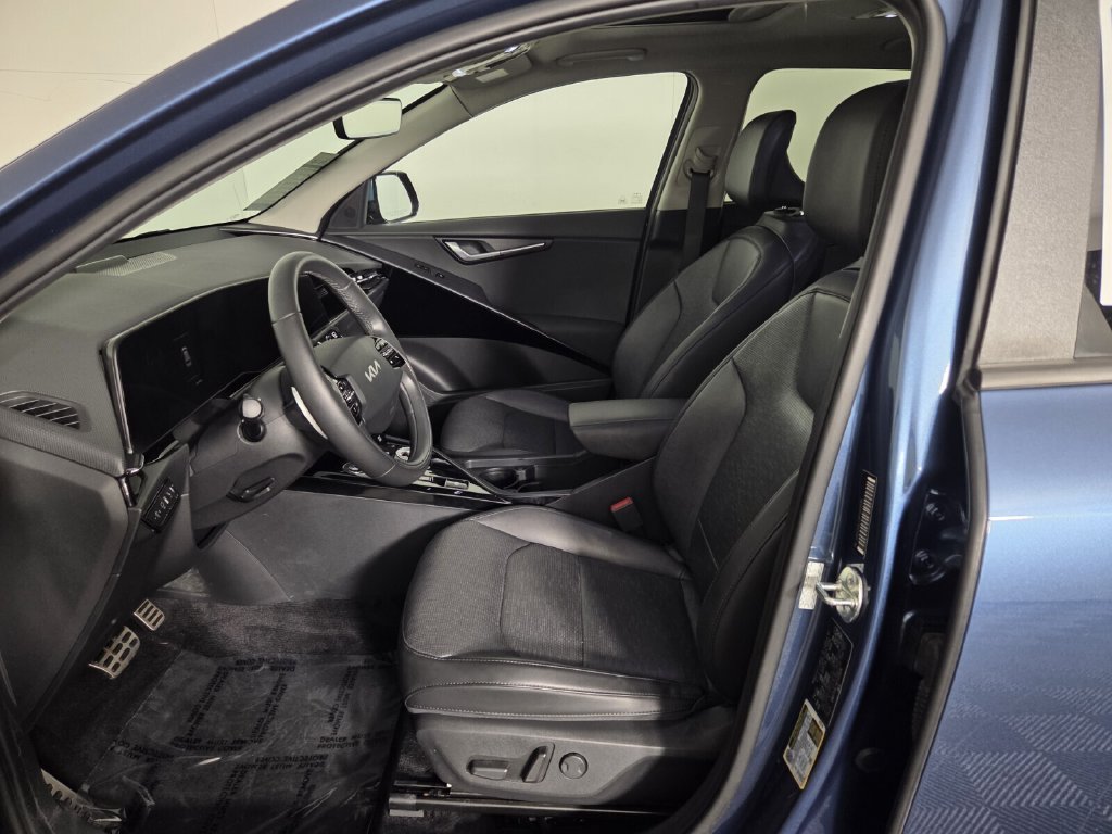 Used 2023 Kia Niro SX Touring FWD image 9