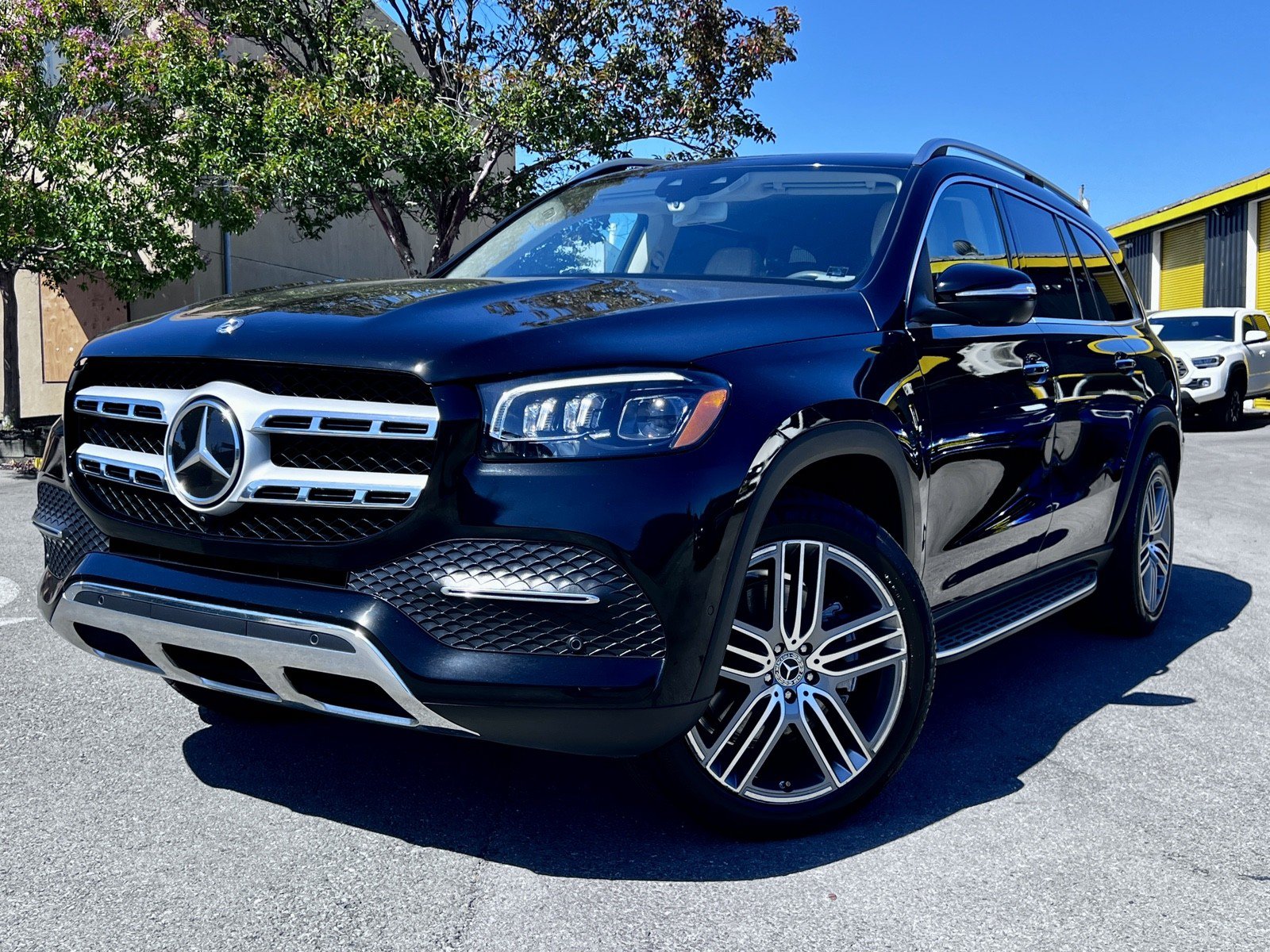 Used 2020 Mercedes-Benz GLS 450 4MATIC image 2