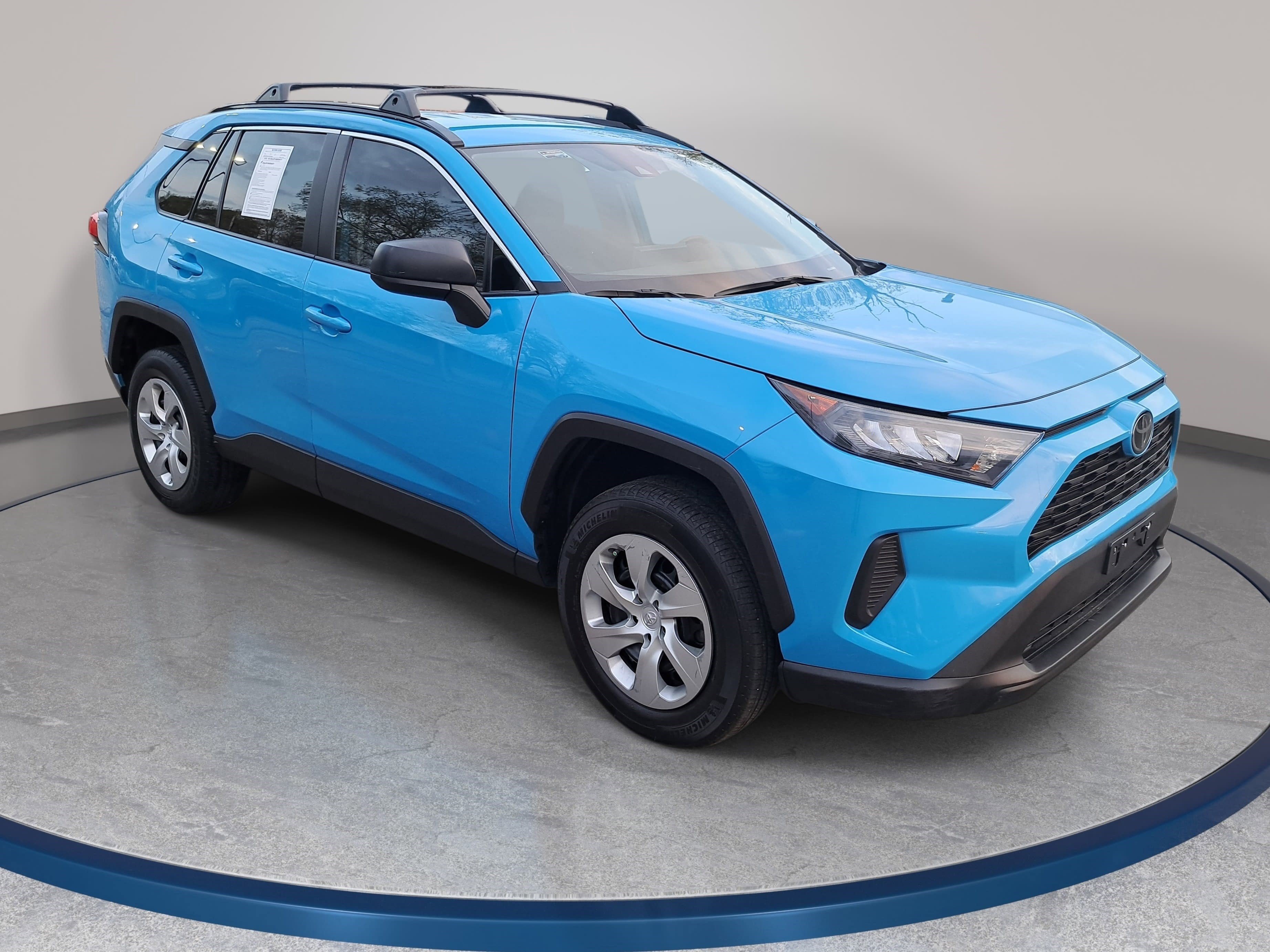 Used 2020 Toyota RAV4 LE image 3