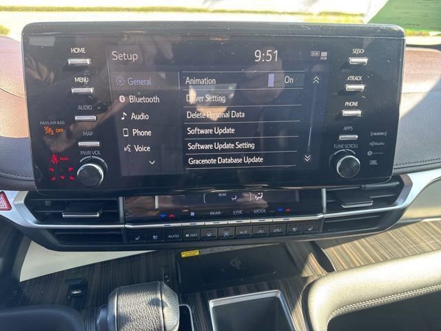 Used 2021 Toyota Sienna Platinum FWD image 20