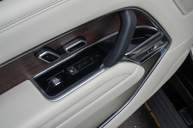 Used 2023 Land Rover Range Rover Long Wheelbase Autobiography image 16