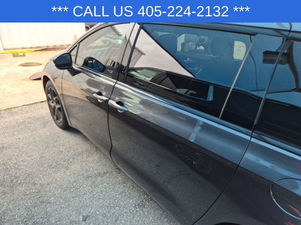 Used 2021 Chrysler Pacifica Touring w/ S Appearance Package image 7