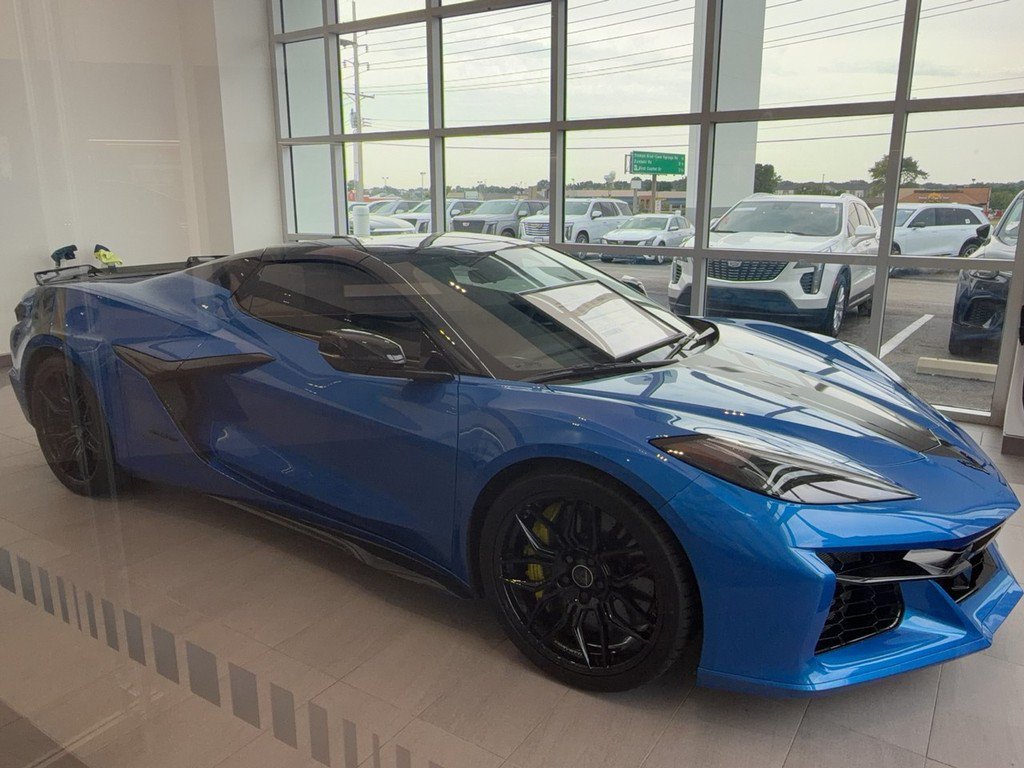Used 2024 Chevrolet Corvette Z06 RWD image 4