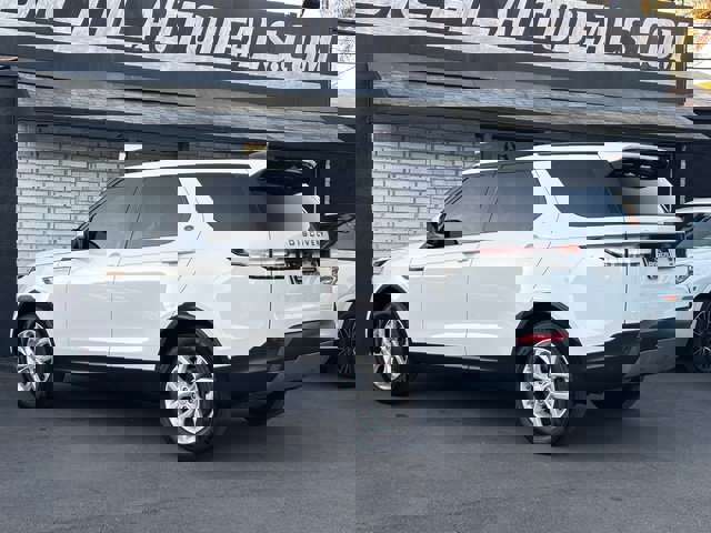 Used 2017 Land Rover Discovery SE image 20