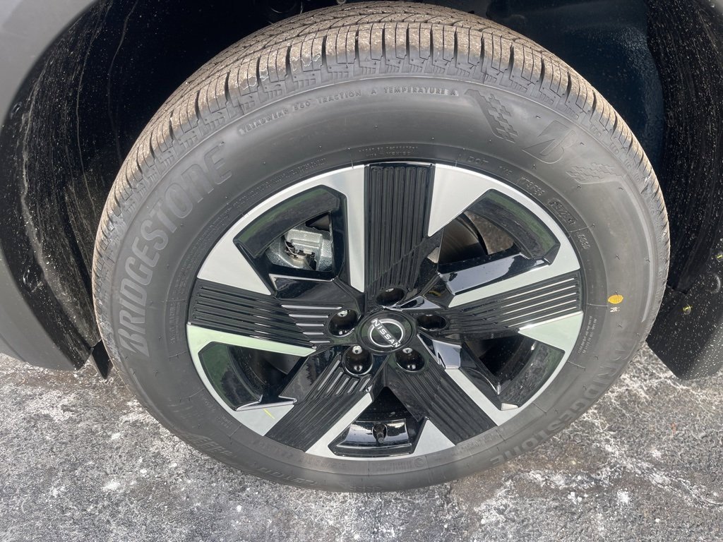 Certified 2025 Nissan Kicks SV w/ SV Premium Package AWD/4WD image 29