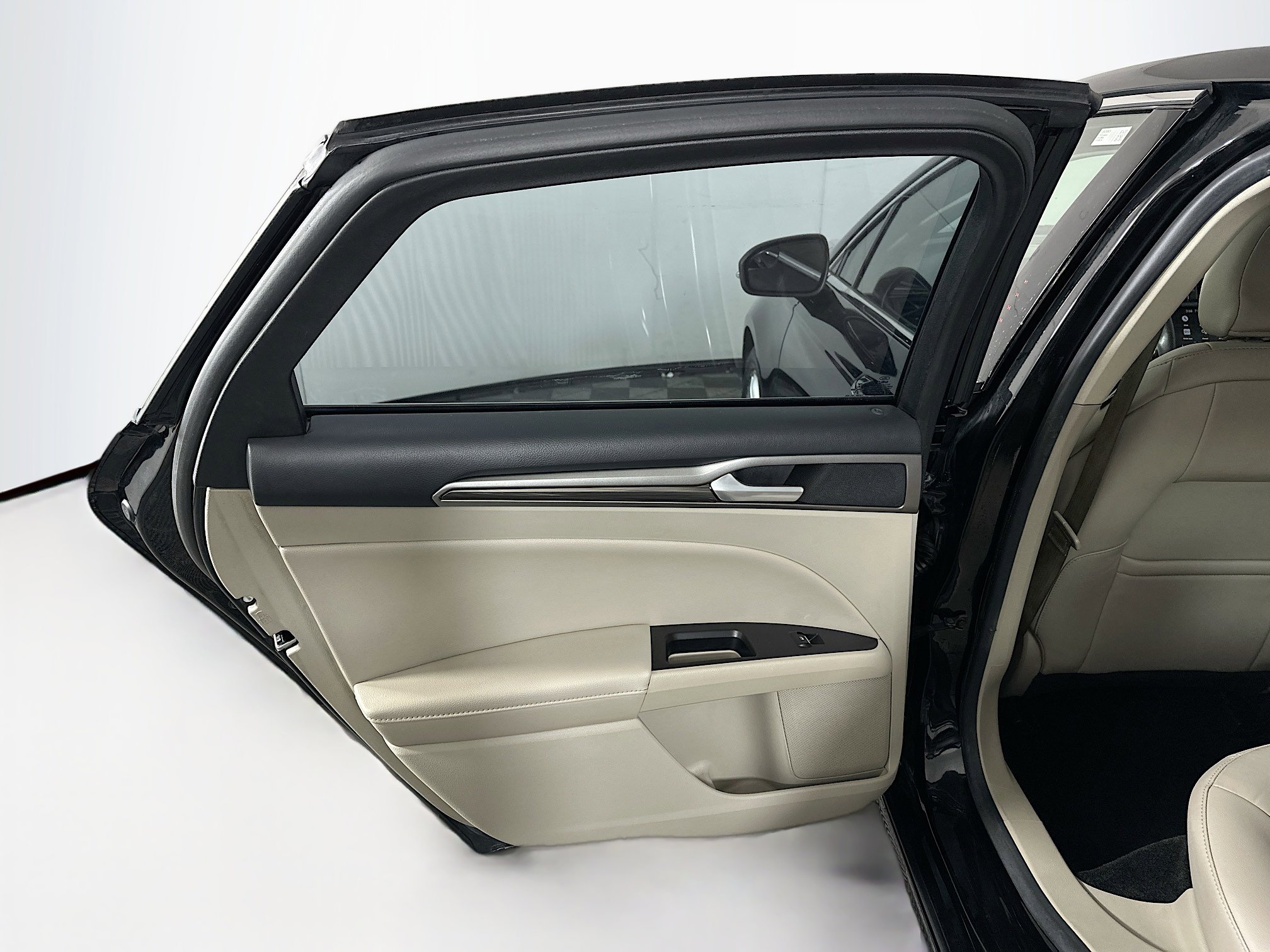 Used 2018 Ford Fusion SE w/ Fusion SE Technology Package FWD image 26