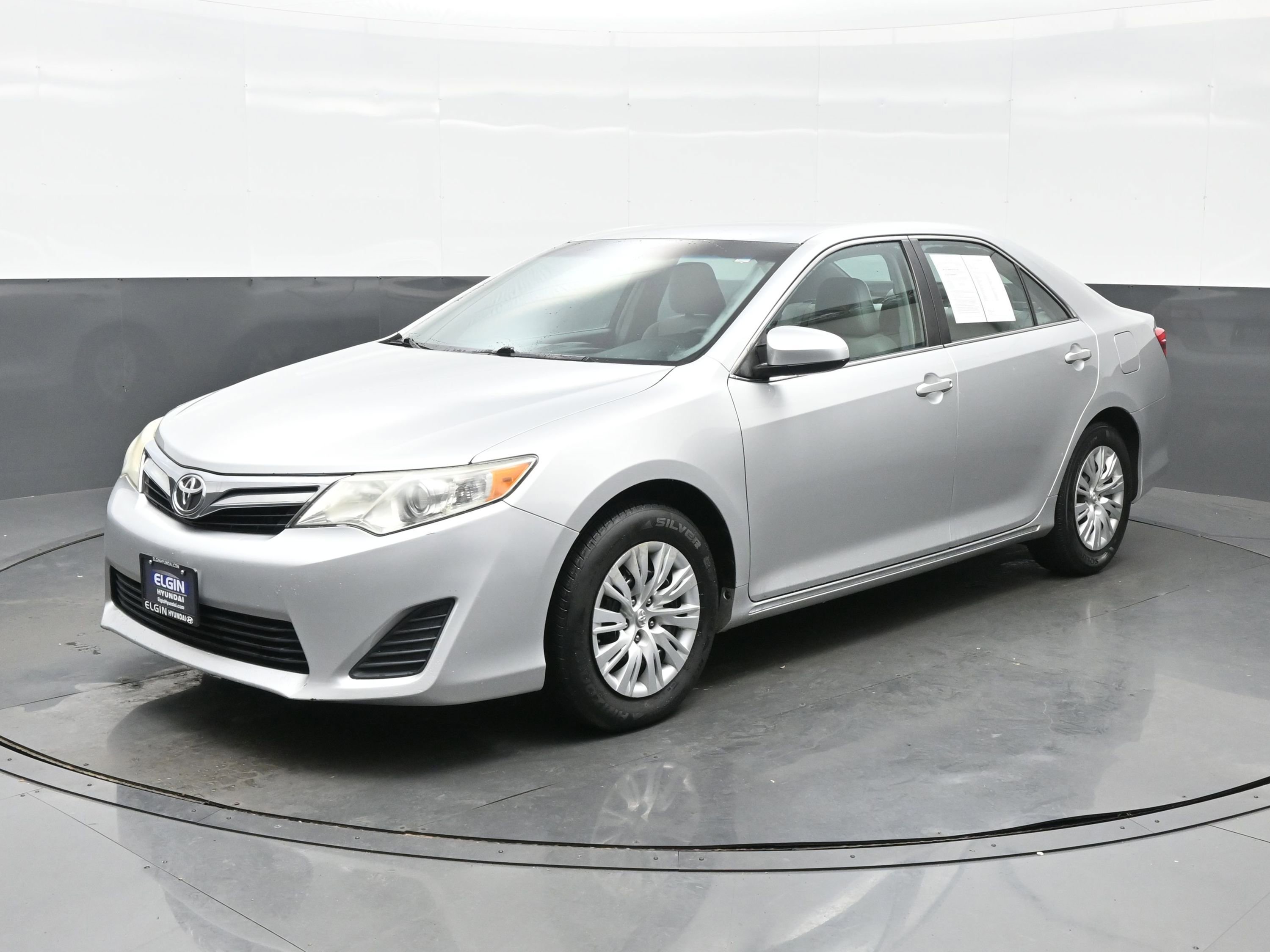 Used 2013 Toyota Camry L image 2