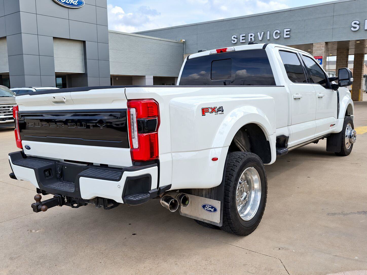 Certified 2025 Ford F450 Platinum w/ FX4 Off-Road Package AWD/4WD image 27