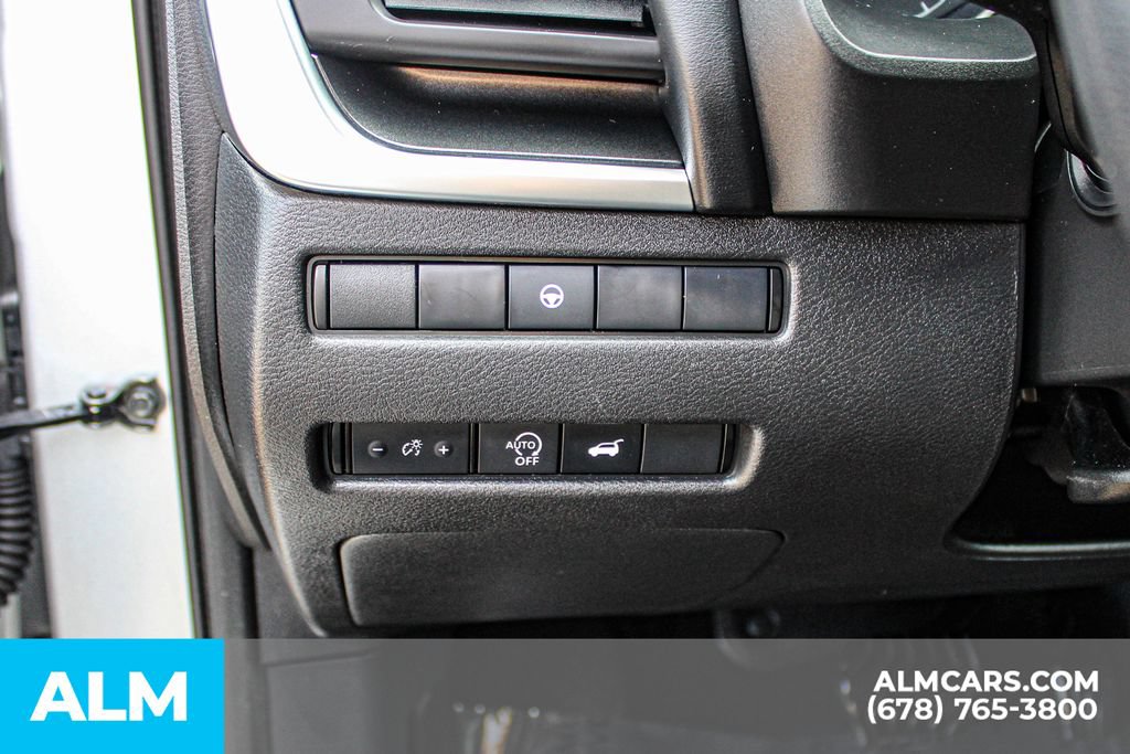 Used 2024 Nissan Rogue SV AWD/4WD image 31