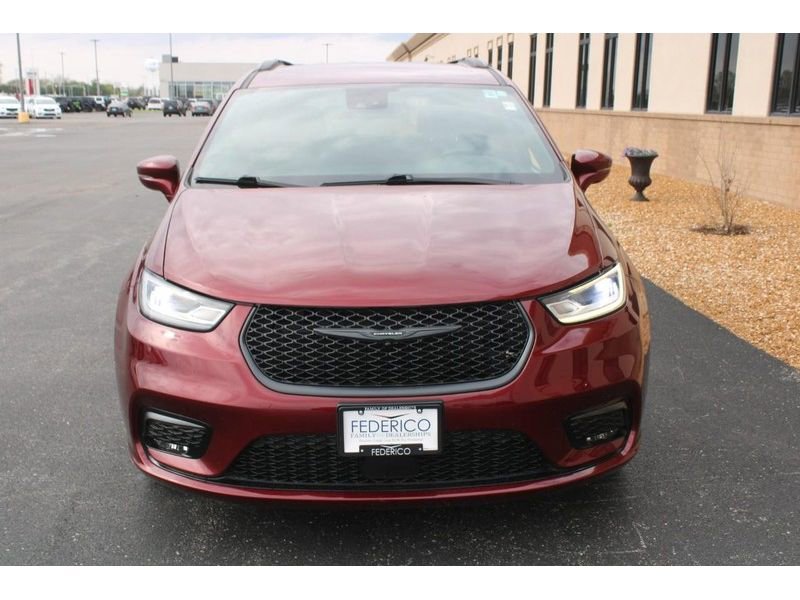 Used 2021 Chrysler Pacifica Touring-L w/ S Appearance Package FWD image 9