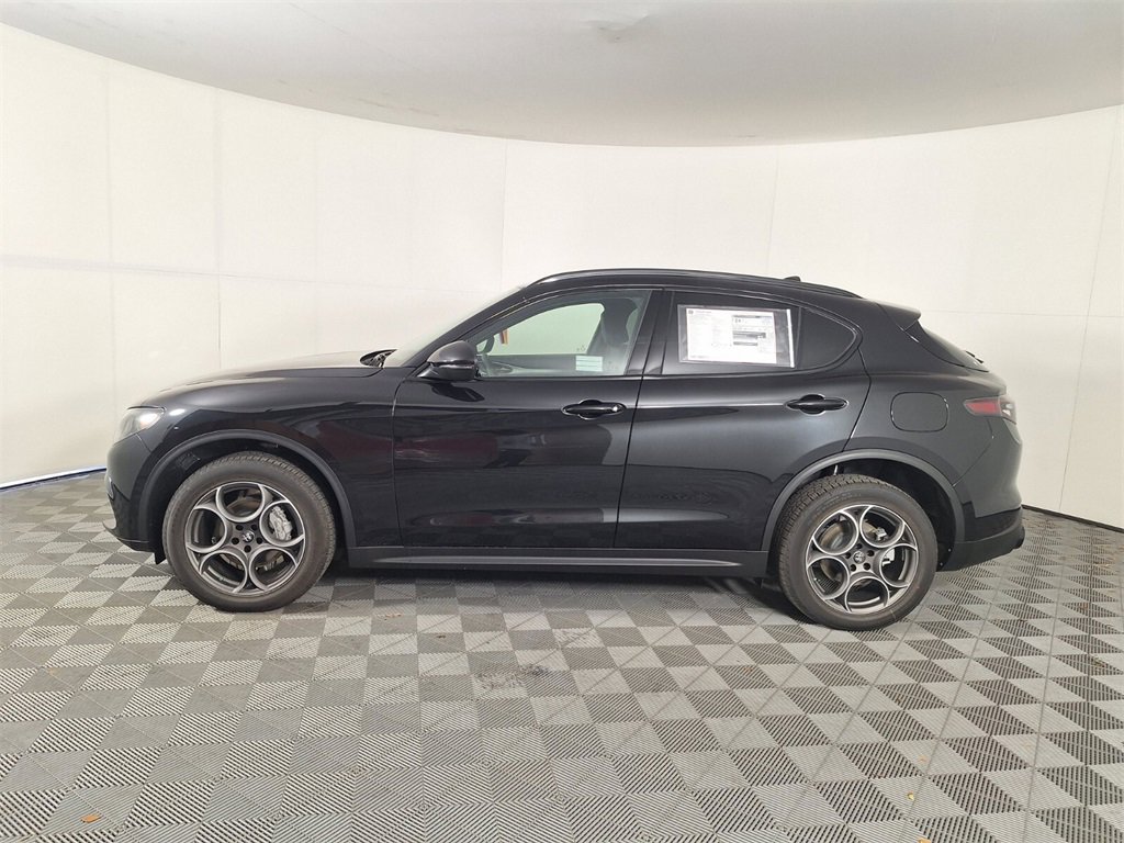 New 2025 Alfa Romeo Stelvio Sprint w/ Convenience Package image 7