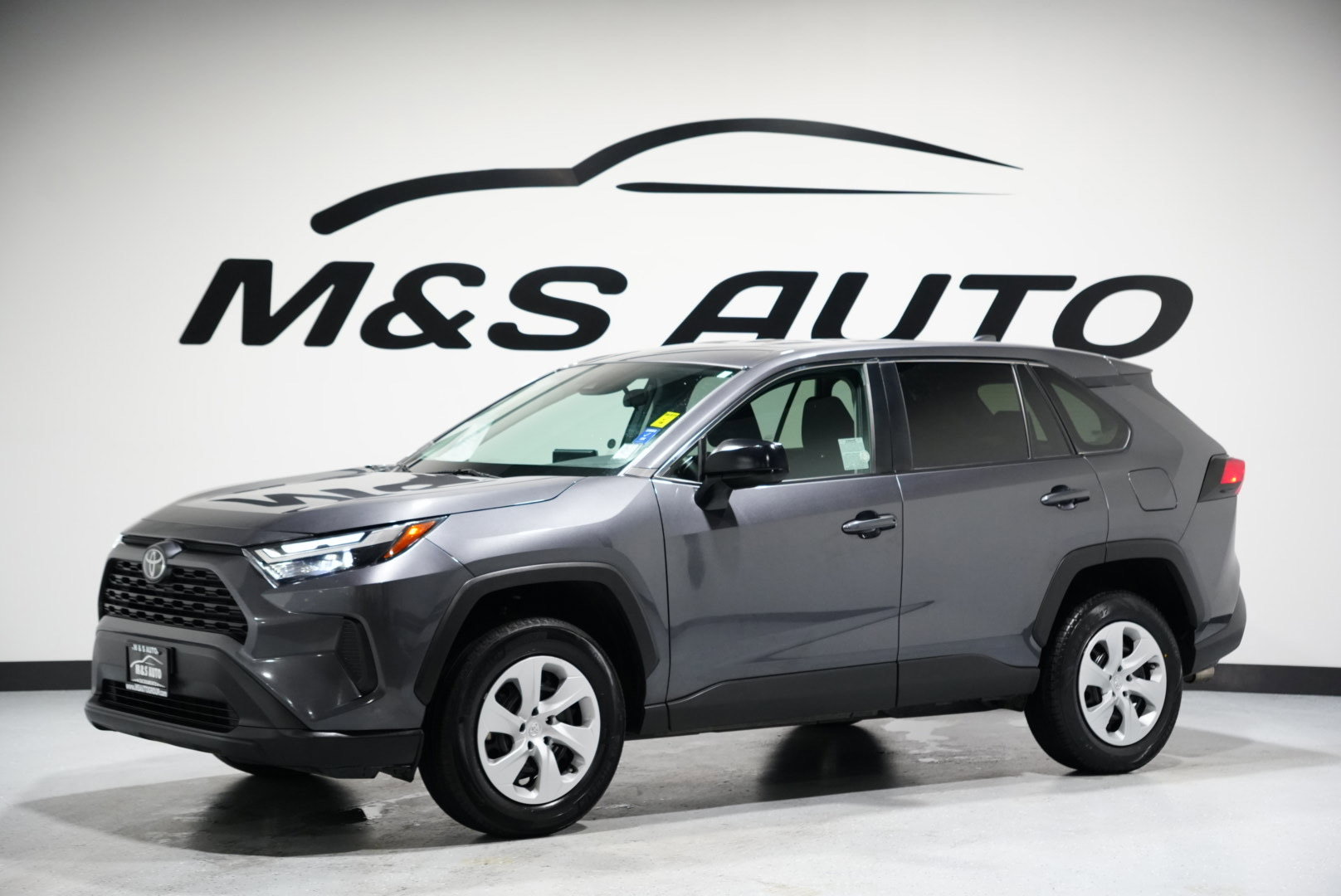 Used 2024 Toyota RAV4 LE image 4