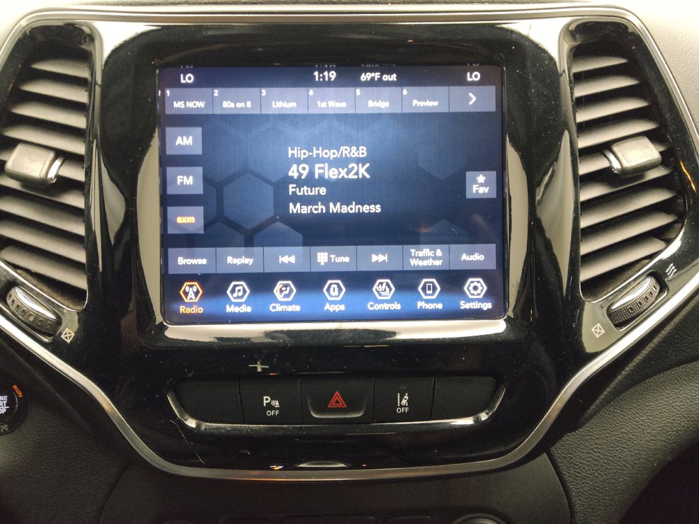 Used 2020 Jeep Cherokee Limited w/ Advanced Safety Group FWD image 25