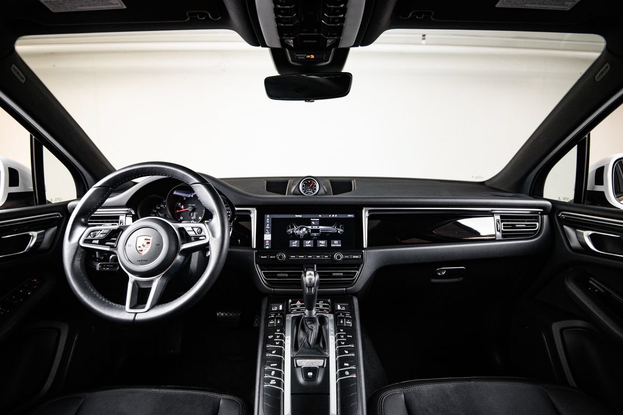 Certified 2021 Porsche Macan AWD/4WD image 25
