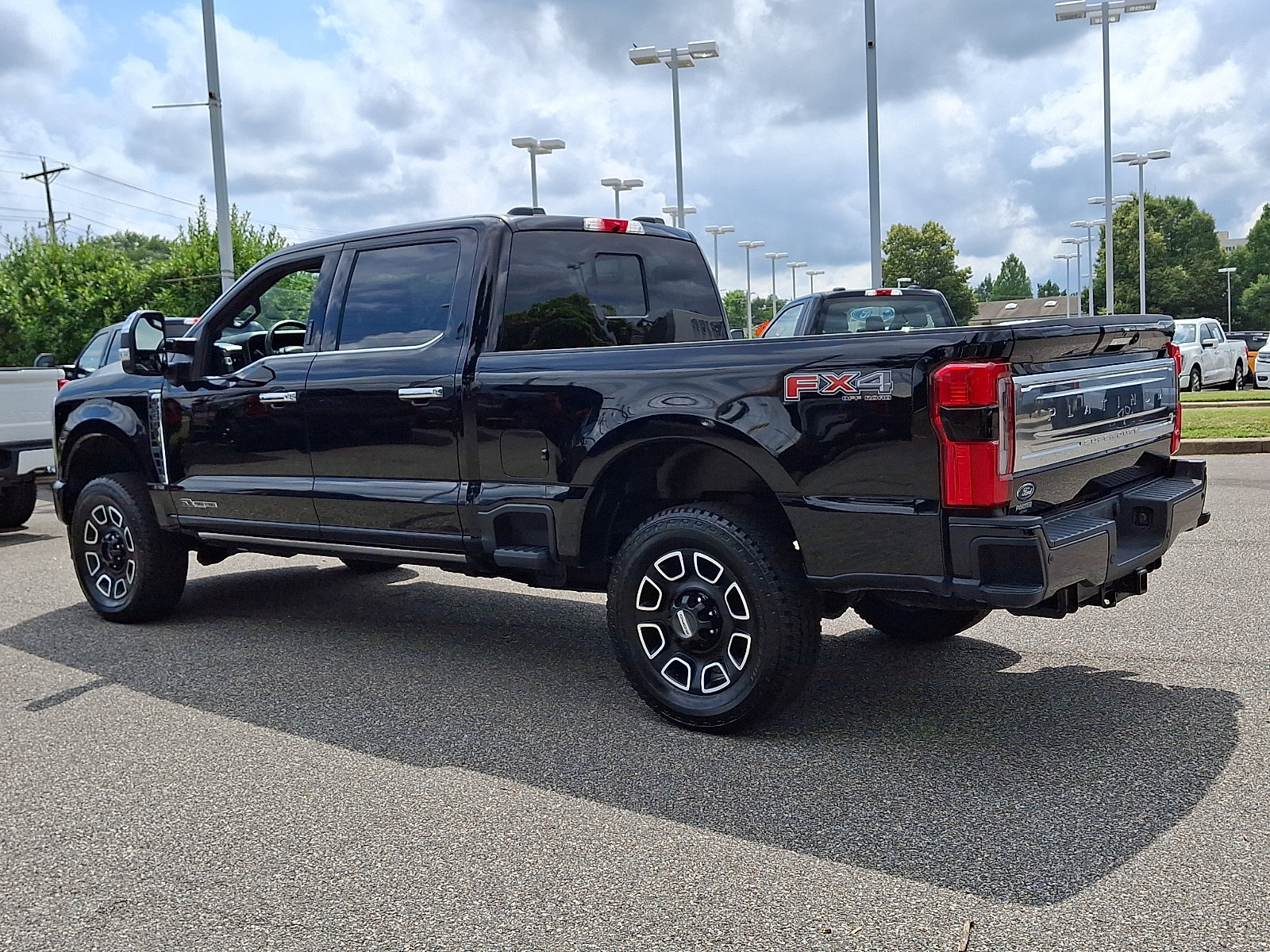 Used 2024 Ford F250 Platinum w/ FX4 Off-Road Package AWD/4WD image 7