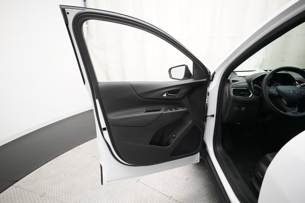 Used 2023 Chevrolet Equinox RS AWD/4WD image 28
