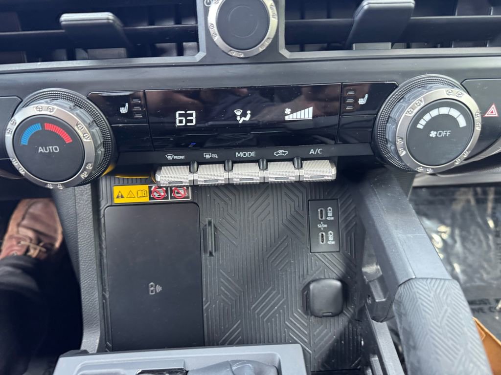 Used 2024 Toyota Tacoma TRD Sport AWD/4WD image 23
