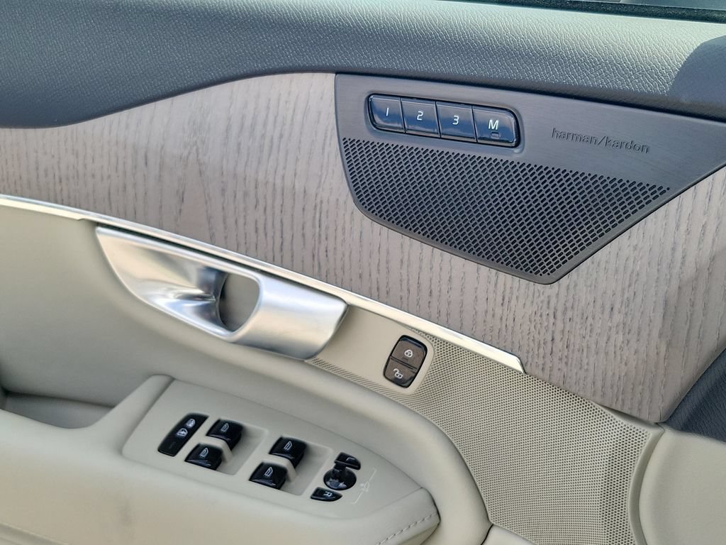 Certified 2024 Volvo XC90 T8 Plus w/ Protection Package AWD/4WD image 21
