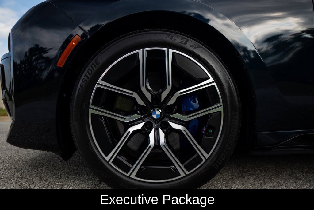 Certified 2024 BMW i7 xDrive60 w/ Executive Package AWD/4WD image 5
