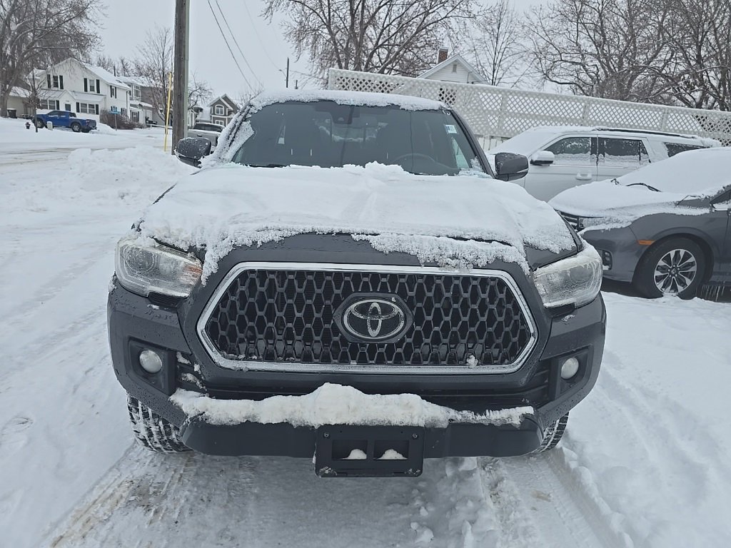 Used 2018 Toyota Tacoma TRD Off-Road image 2