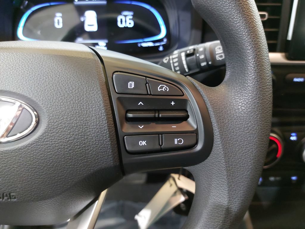 Certified 2025 Hyundai Venue SE FWD image 19