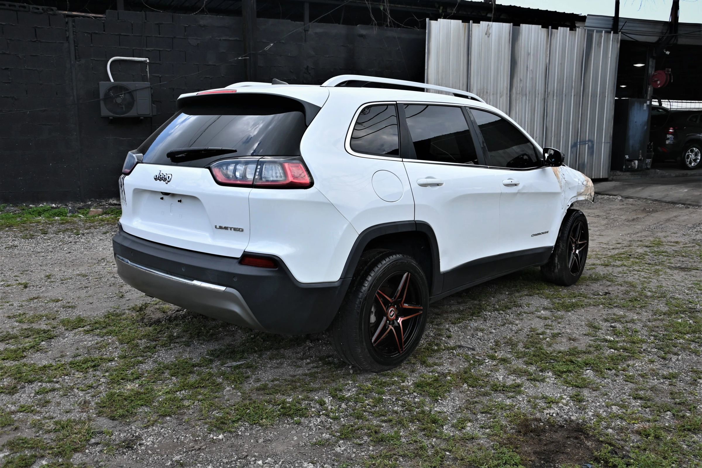 Used 2019 Jeep Cherokee Limited FWD image 3