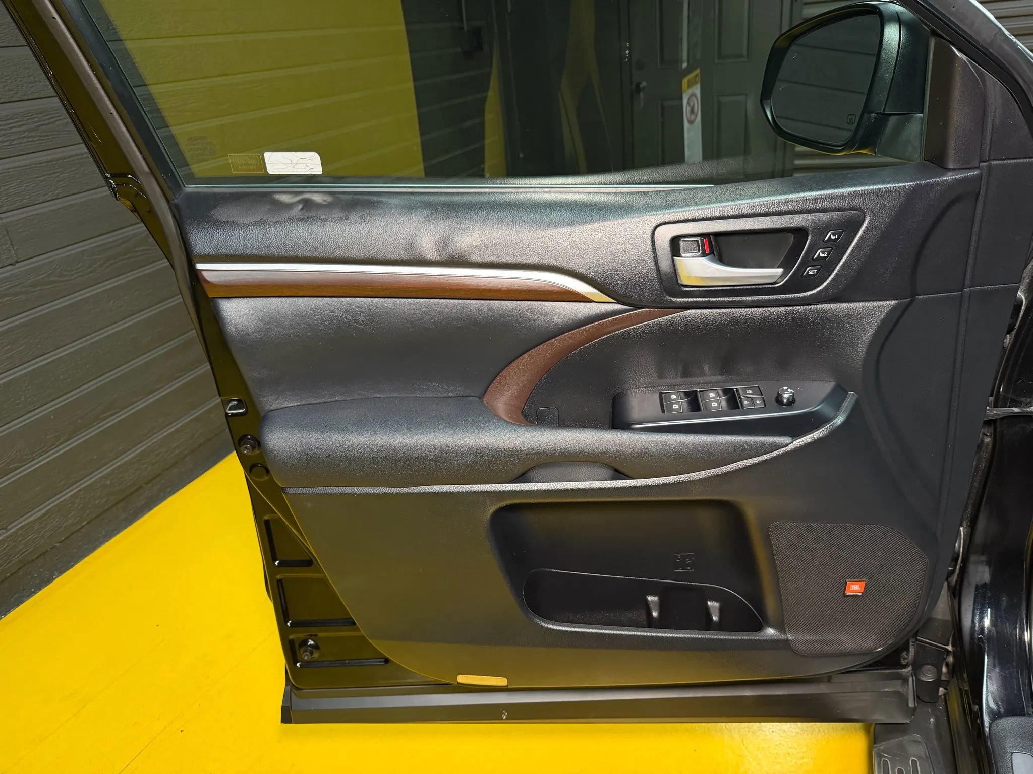 Used 2015 Toyota Highlander Limited Platinum image 34
