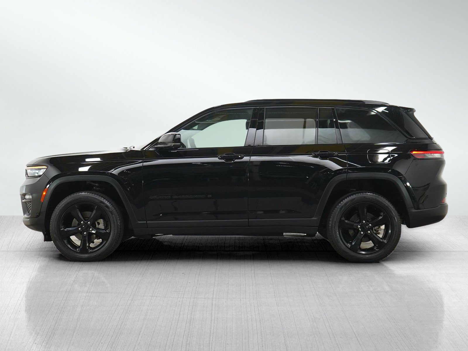 Used 2023 Jeep Grand Cherokee Limited w/ Luxury Tech Group II AWD/4WD image 3