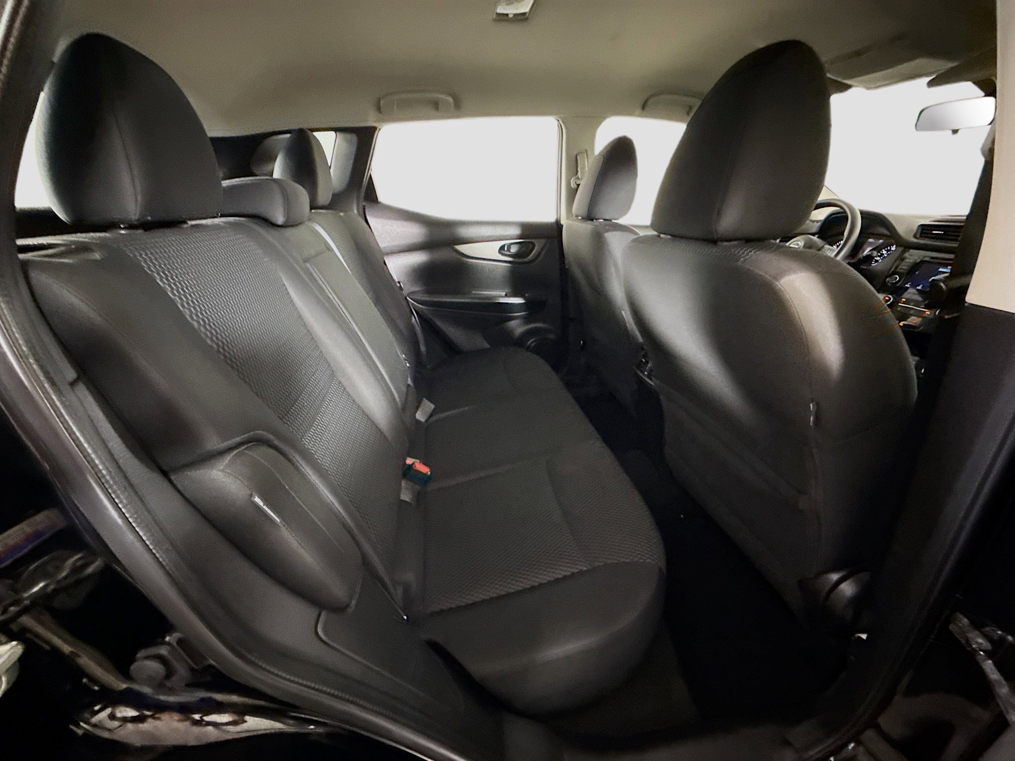 Used 2020 Nissan Rogue Sport S image 26