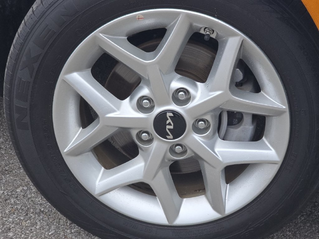 Used 2025 Kia Soul LX w/ LX Technology Package FWD image 7