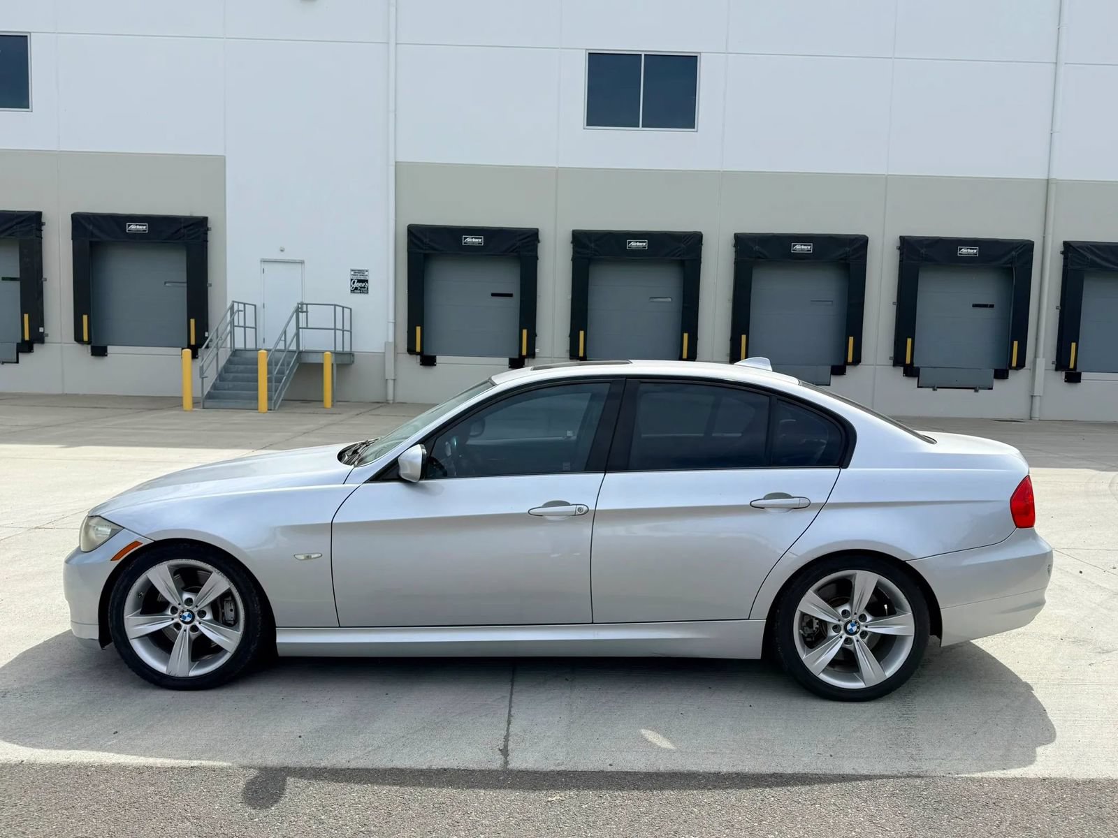 Used 2010 BMW 335i Sedan RWD image 2