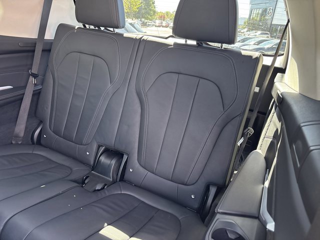 Used 2022 BMW X7 xDrive40i w/ Cold Weather Package image 21
