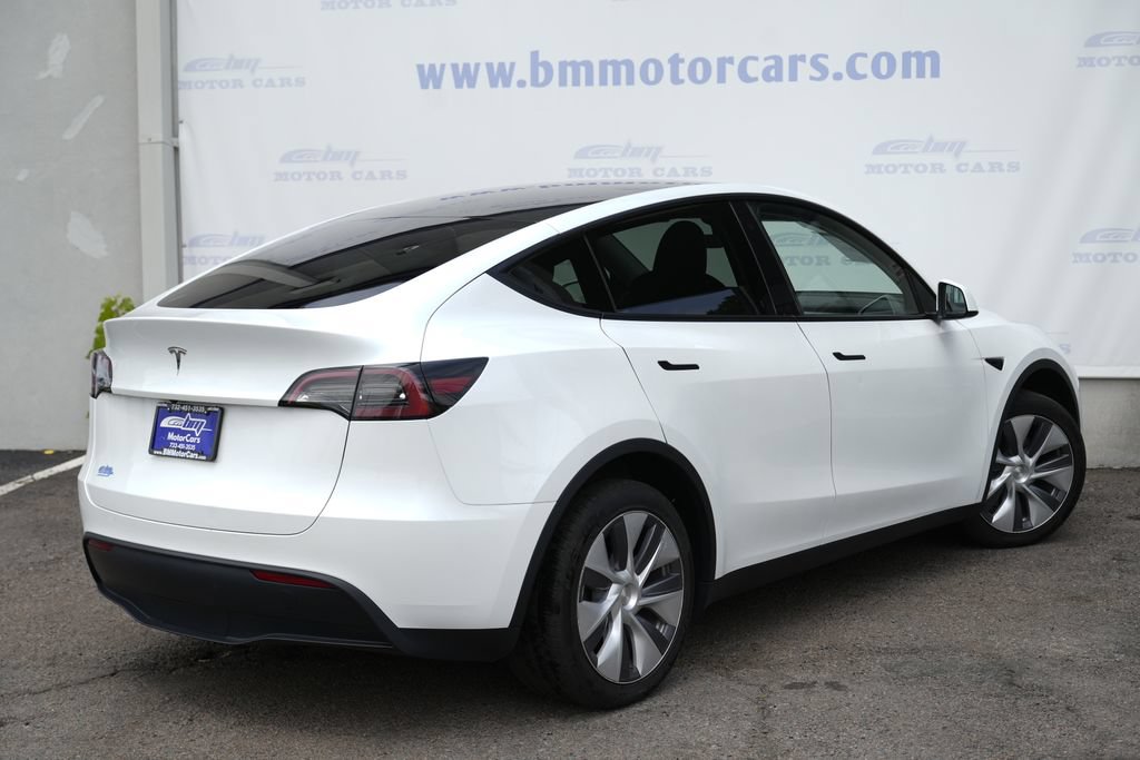Used 2023 Tesla Model Y AWD image 3