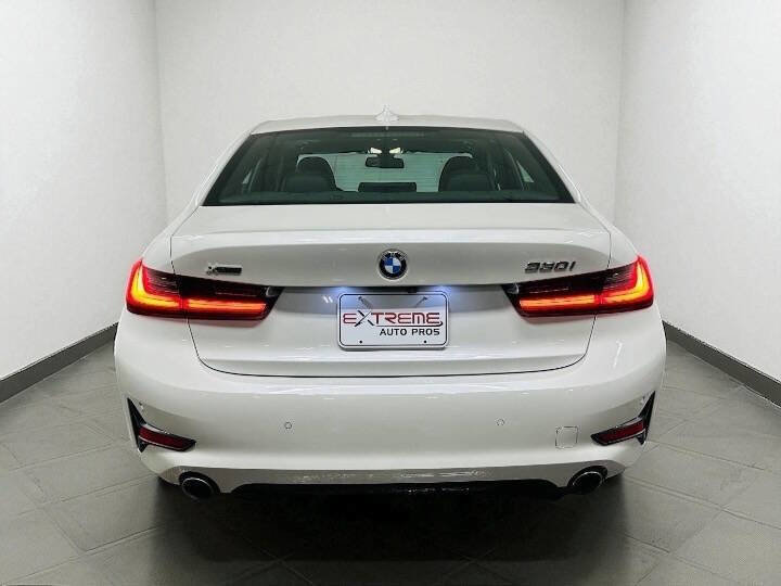 Used 2022 BMW 330i xDrive Sedan w/ Driving Assistance Package image 7