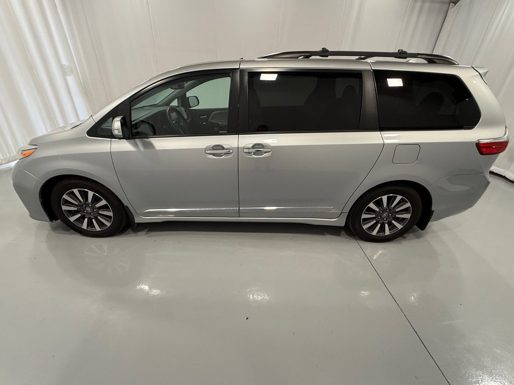 Used 2020 Toyota Sienna Limited Premium image 8