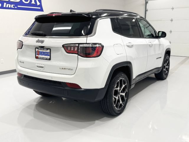 Used 2025 Jeep Compass Limited AWD/4WD image 12