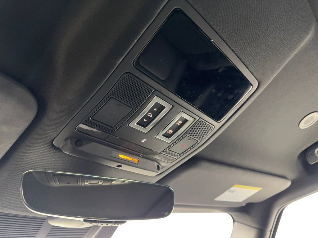 Used 2025 Land Rover Defender 110 S image 70