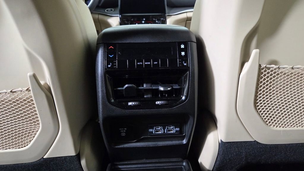 Used 2023 Jeep Grand Cherokee L Limited image 35