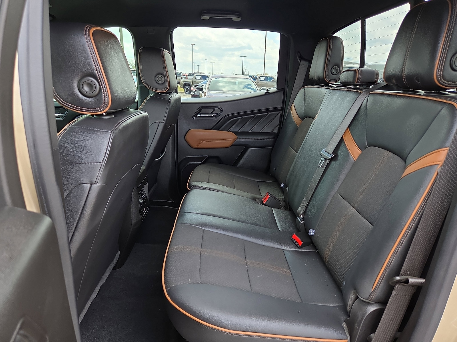 Used 2024 GMC Canyon AT4 image 10